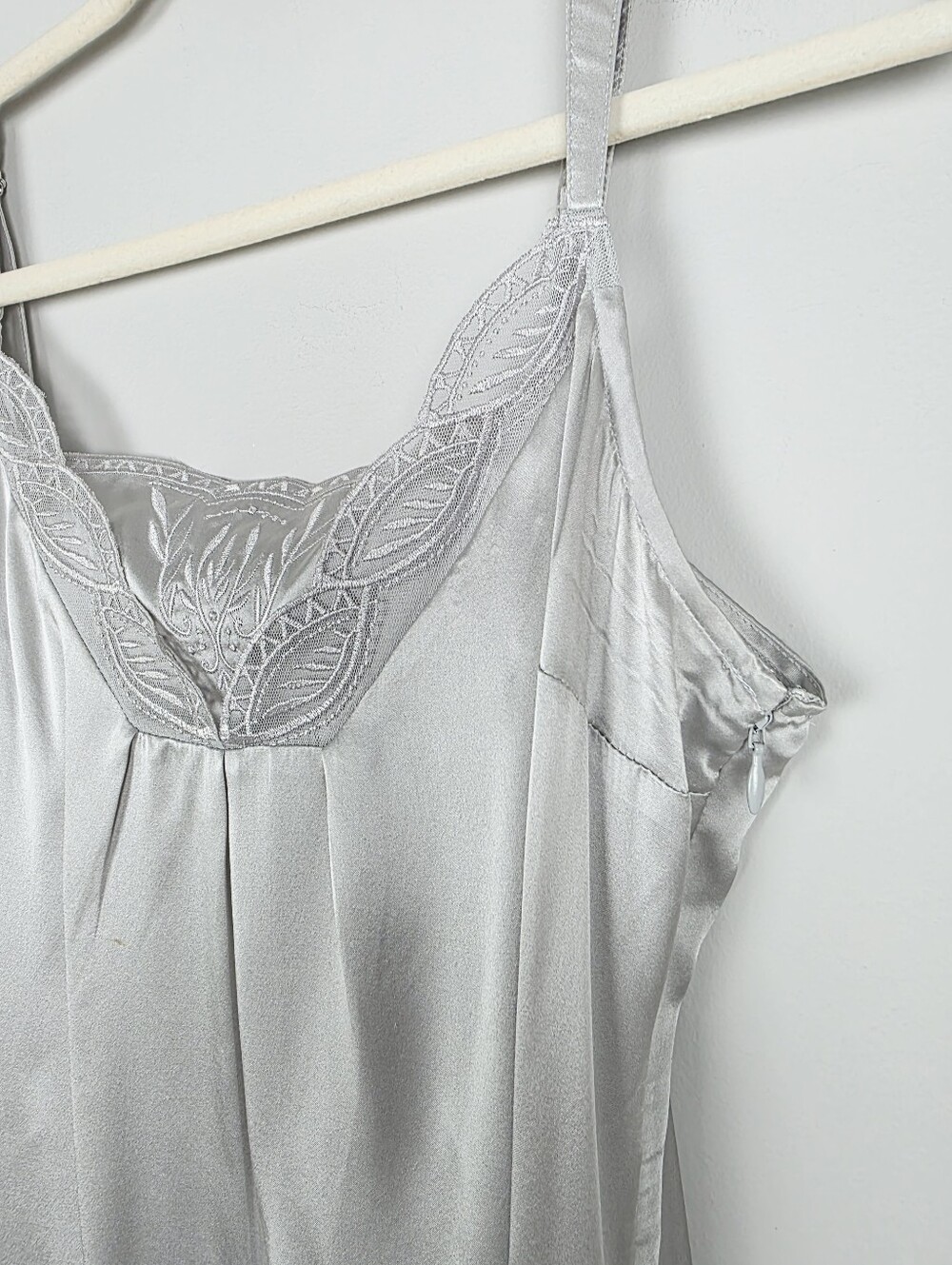 White House Black Market 100% Silk Silver Chemise/Camisole Size Medium - Picture 4 of 11